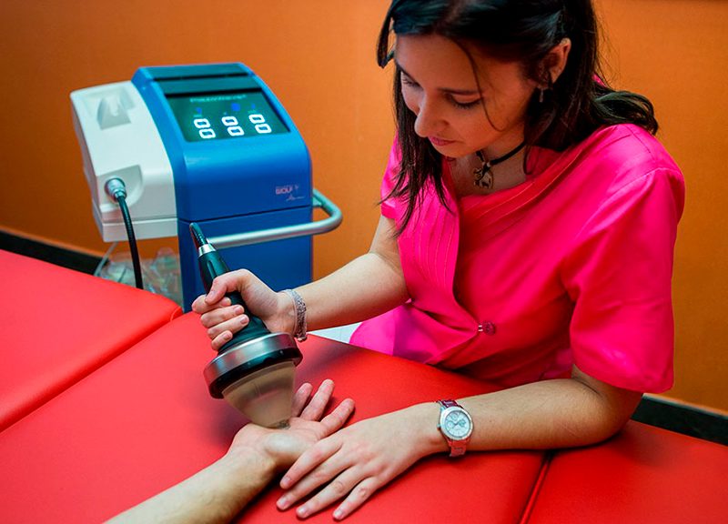 Tratamiento del dedo en resorte en Clínica Luis Baños