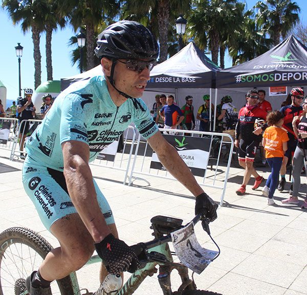 Técnica de recuperación para la Andalucía Bike Race desde Clínica Luis Baños